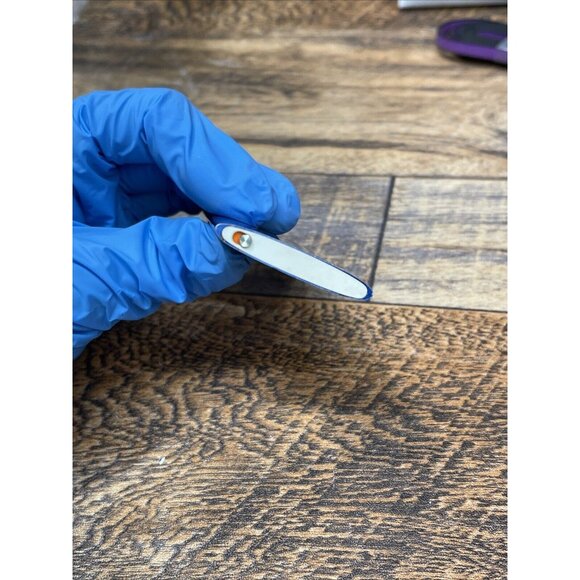 Apple ipod nano 5th Generation 16GB Blue Model:A1320 W/ Cable & Adapter - Picture 2 of 4